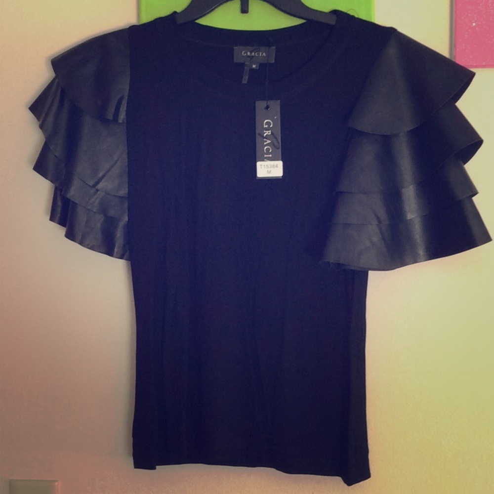 Gracia Flower Sleeve Top